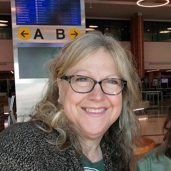 Meet your Posher, Melissa - Picture 5 of 5